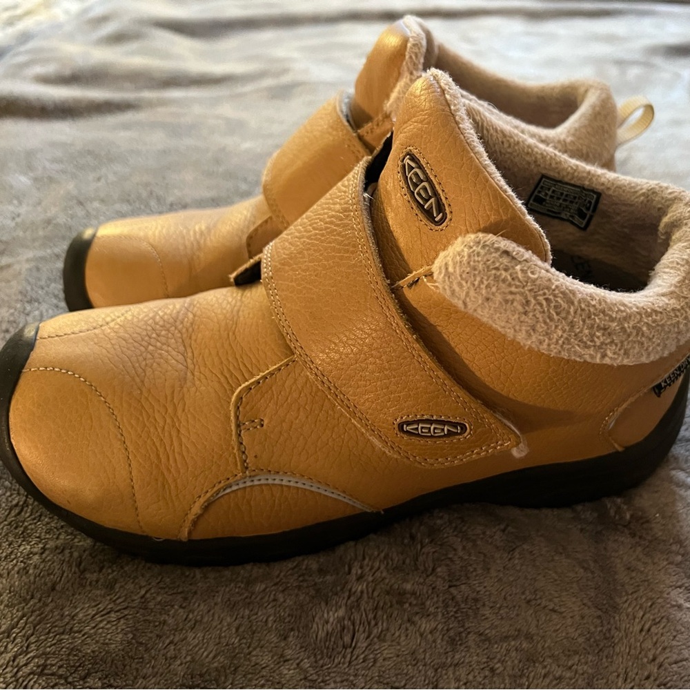 Kids Keen Kootenay leather insulated Boots, size 4